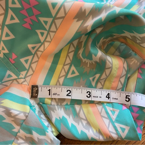 Chubbies The En Fuegos 4.5” Lined Classic Swim Trunk size M Aztec Geometric - Picture 7 of 9